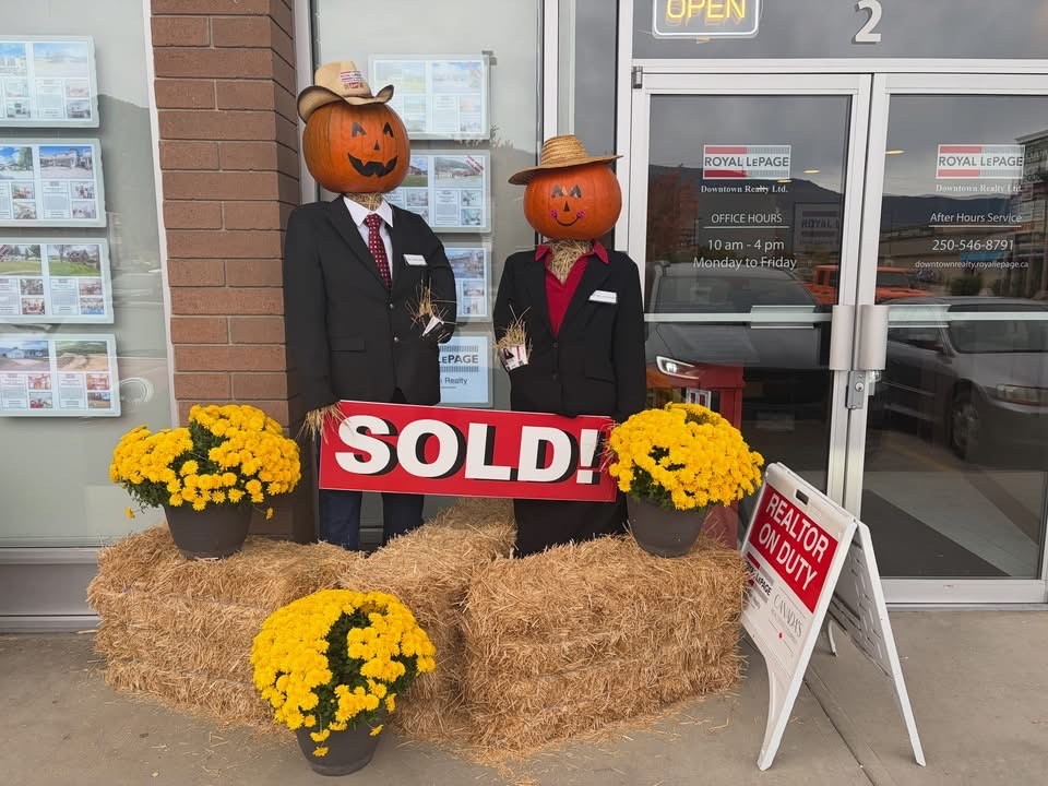 Discover Downtown: Scarecrows on the Street Trail